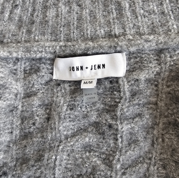 Beautiful Chunky Zip-Up Sweater - Picture 6 of 9